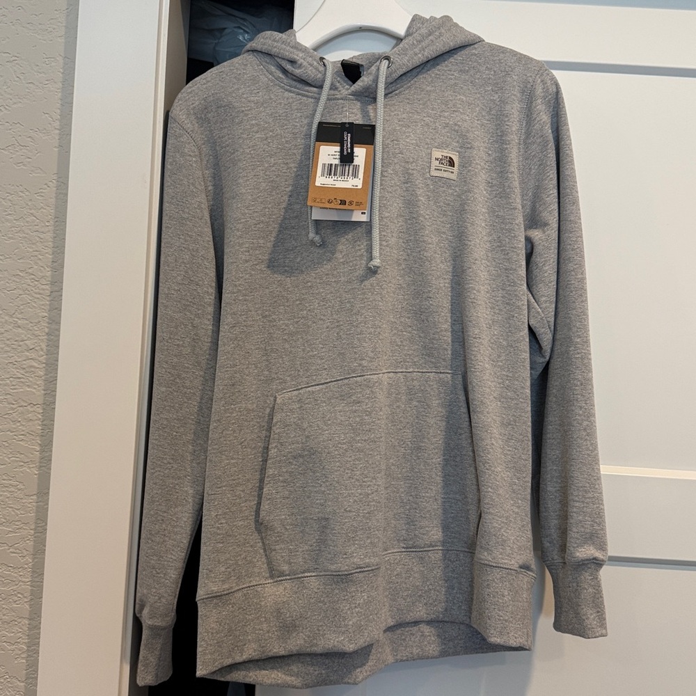 NWT THE NORTH FACE WOMANS “HERITAGE PATCH” HOODIE SZ. M - Picture 3 of 3
